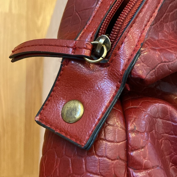 Bueno red faux leather travel bag - Picture 14 of 16